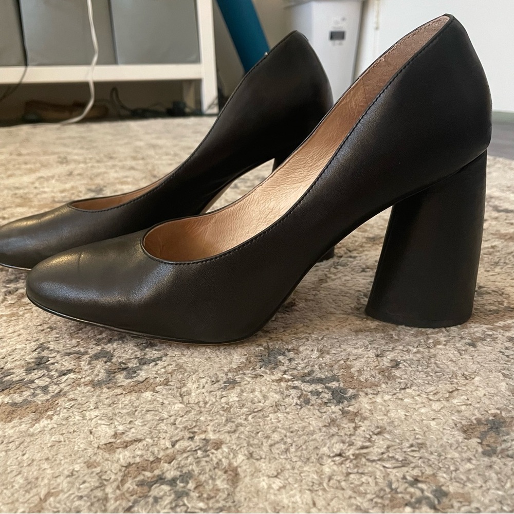 Louise et Cie Black Leather Round Heels